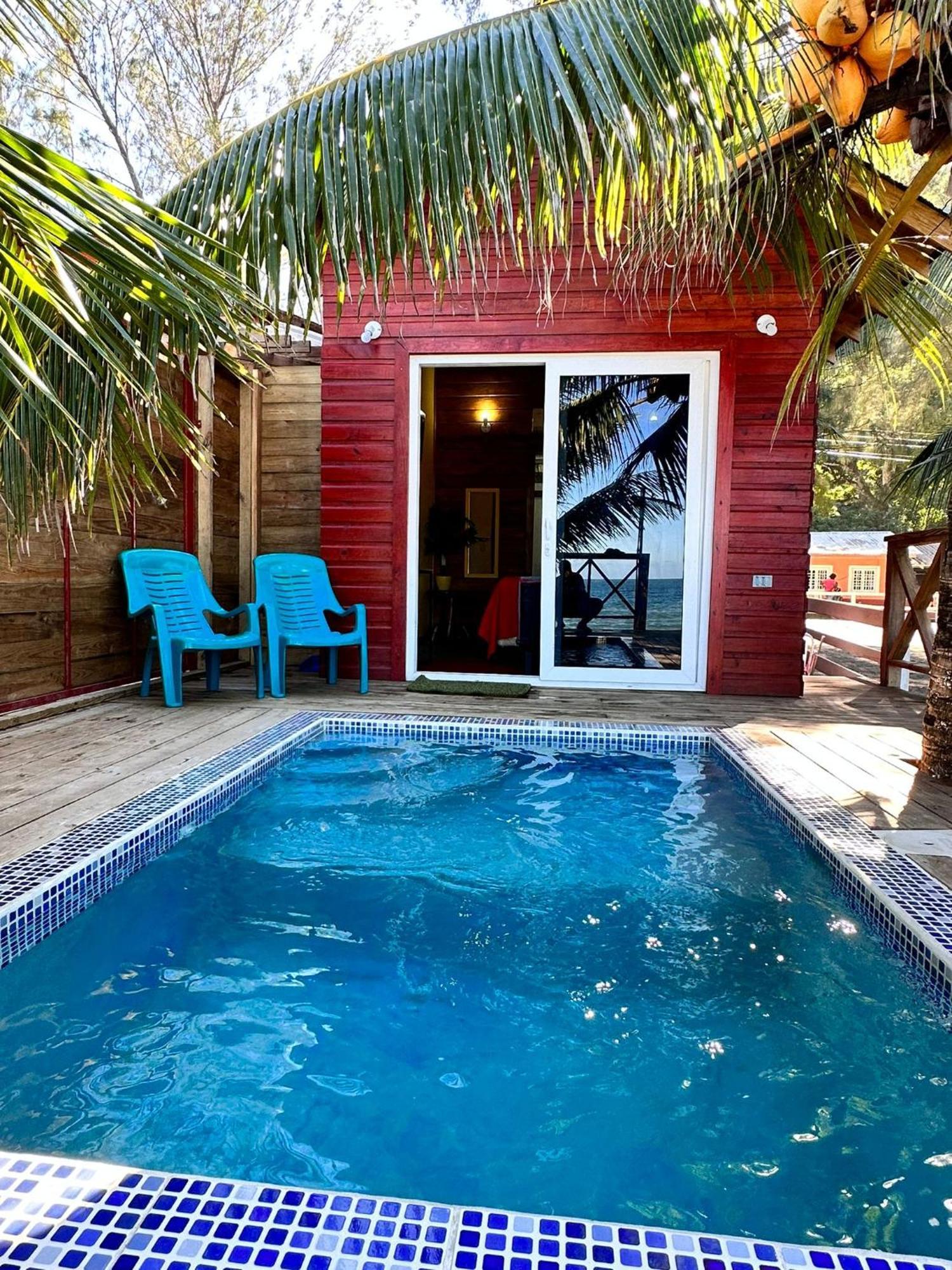 Villa Devonia - Beachfront Cabins With Pool At Tela, Hn 外观 照片